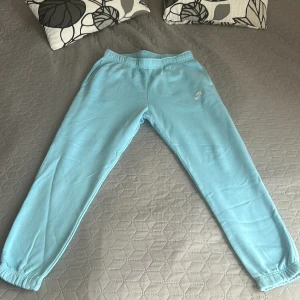 Nike Byxor - Sköna lätt använda Nike Byxor