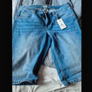 Jeansshorts - Storlek 46  Oanvända 