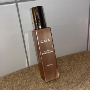 Caia body Glow  - Endast testat en pump. Jättefin färg.