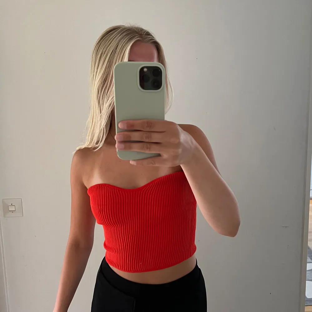 Fin Bandeau topp från hm i storlek small, helt oanvänd.. Yläosat.