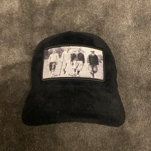 Emilio Pendenza Keps  - Emilio Pendenza keps svart i toppskick! Perfekt nu i sommar! Nästan aldrig använd! Kontakta vid minsta fråga! Pris är diskuterbart!