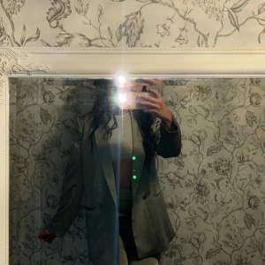 Satin kavaj - Khakigrön blazer från H&M,  som  inte kommer till användning 💕