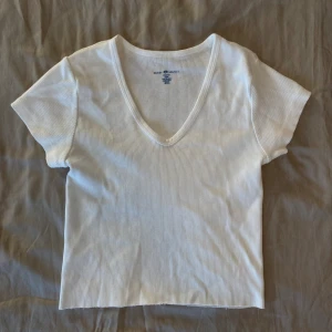 Topp - En jätte söt top från Brandy Melville☺️ Kommer ej till användning och är knappt använd! Inga defekter, skriv vid frågor!💖