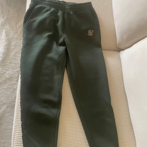 Siksilk dress - Skön dress som passar bra på kroppen. Knappt använd. Storlek L