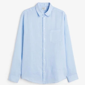 Linneskjorta Regular Fit - H&M - | Blå linneskjorta | Strl: L | Pris kan INTE diskuteras | Skick: normal |Köparen står för frakten | Kolla gärna igenom mina andra annonser också 🥰