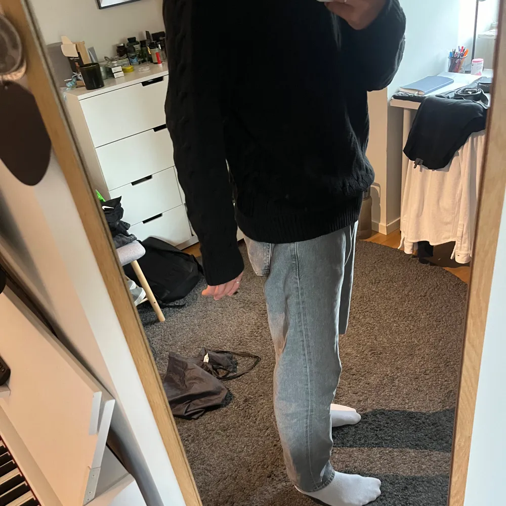 En fin och stilren Ralph lauren knit sweatshirt i fint skick!! Säljer pga brist på användning och tröjan är i storlek L. Jag är 188 och den sitter perfekt på mig😁 Pris kan diskuteras och vid övriga frågor, tveka inte att skriva privat!!. Stickat.