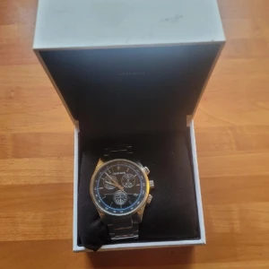 Calvin klein klocka  - Andvänd klocka säljes köpte för 3,6tusen. Behövs byttas batteri kvitto finns ej med låda medföljer Pris diskuteras vid siriösa köpare