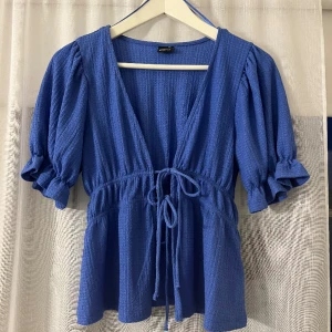 Blus - Blus/topp från Gina i storlek XS men passar även S. Knappt använd. 