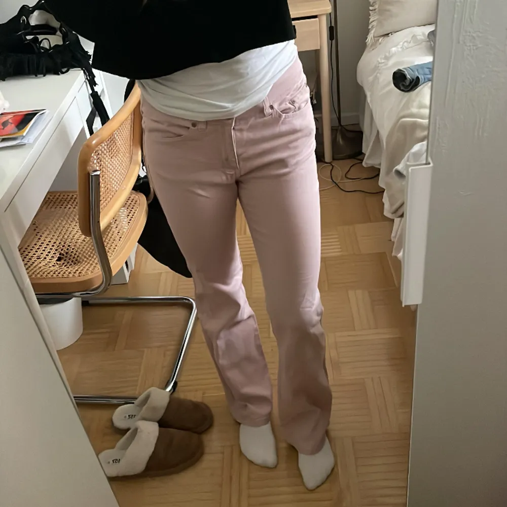 Trendiga unika rosa Lågmidjade jeans!!! Strl 38💗💗 200 kr + frakt, möts även upp i Stockholm !!. Jeans & Byxor.