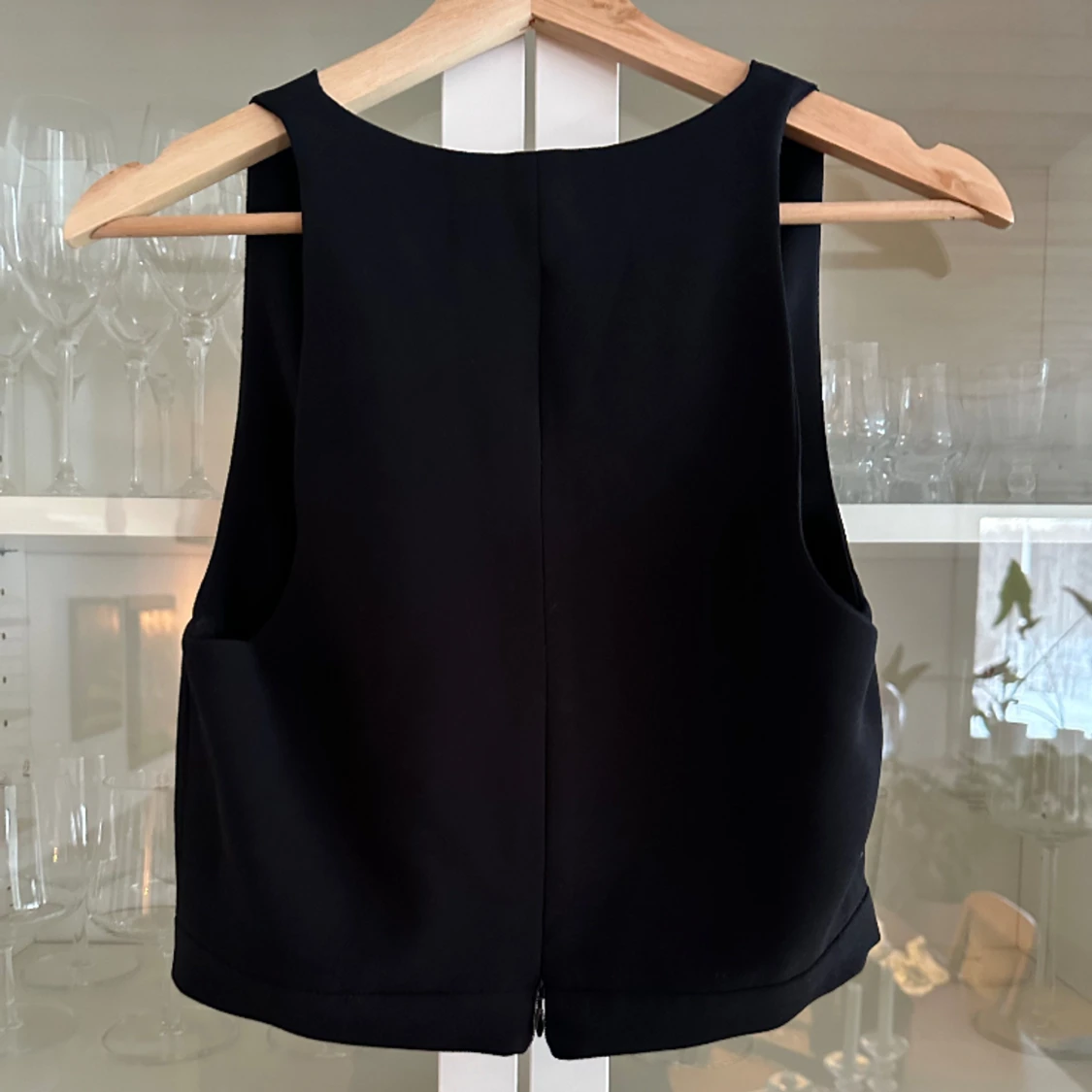 Topp med djup halsringning - 90