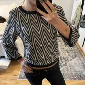 Trekvartsärmad Topp - Trekvartsärmad topp perfekt inför våren😊Tidigare köpt på plick, är i nytt skick helt oanvänd!