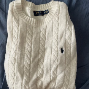 Ralph lauren stickad tröja M - Ralph laurent tröja mycket bra skick extremt bevkäm med 100% bomull
