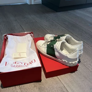 Valentino - Sköna valentino skor i storlek 46. Skick 8/10. Inga skador på skorna Pris kan diskuteras vid snabb affär