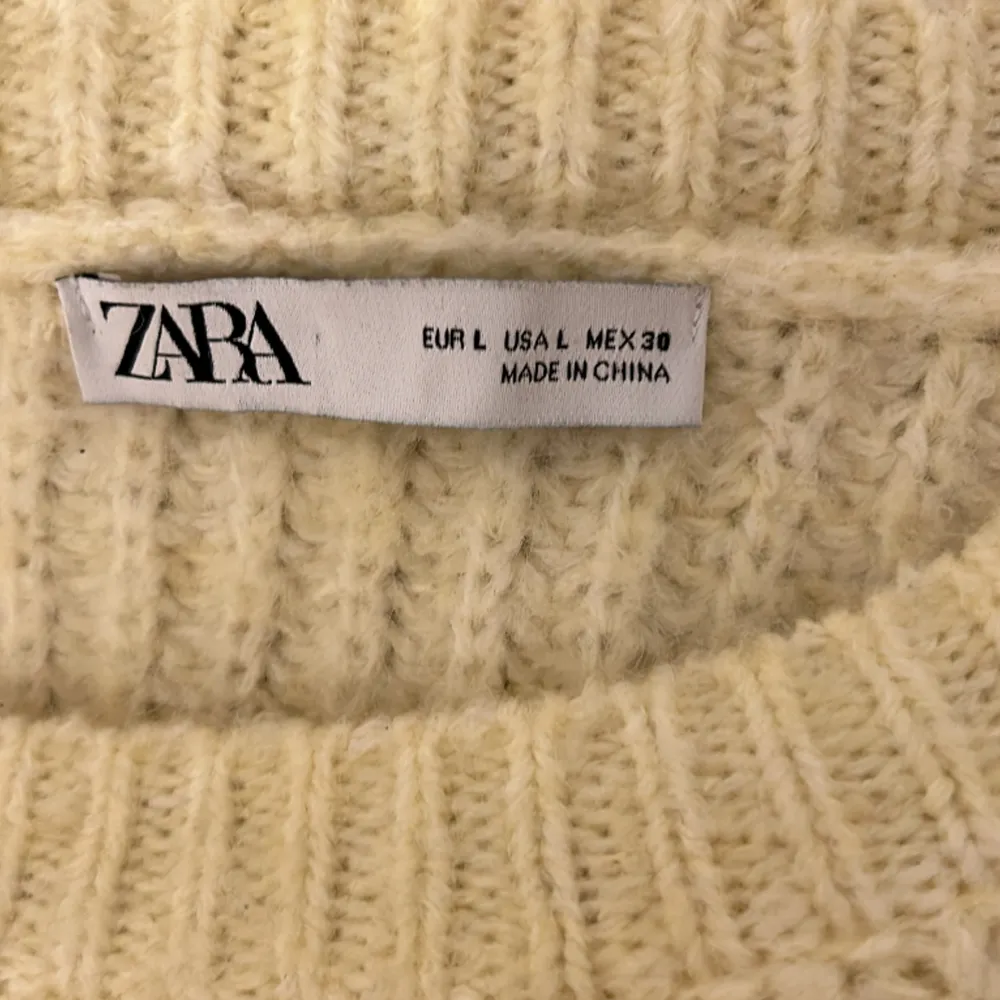 Trendig tröja från Zara !❤️. Stickat.