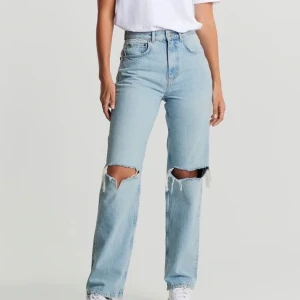 Jeans - Säljer dessa jeans från gina tricot pågrund av att jag har för många jeans då dessa inte kommer till användning längre, pris kan diskuteras 