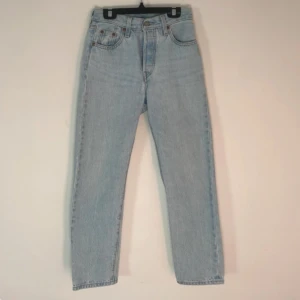 Levis jeans 501 ribcage - Levi’s jeans i storlek W23 L26. Mycket bra skick 