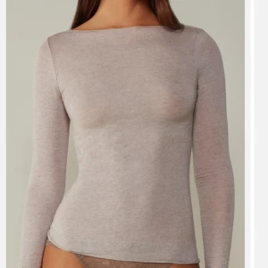 Intimissmi - Säljer min intimissimi tröja i beige storlek M, men passar perfekt som S💕