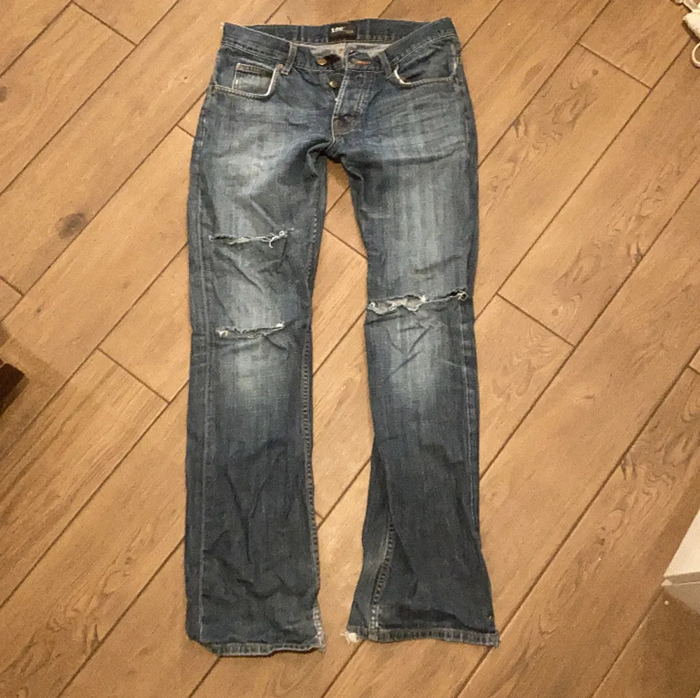 Hejsan! Här är ett par as coola jeans som inte har kommit till någon användning.😊. Jeans & Byxor.