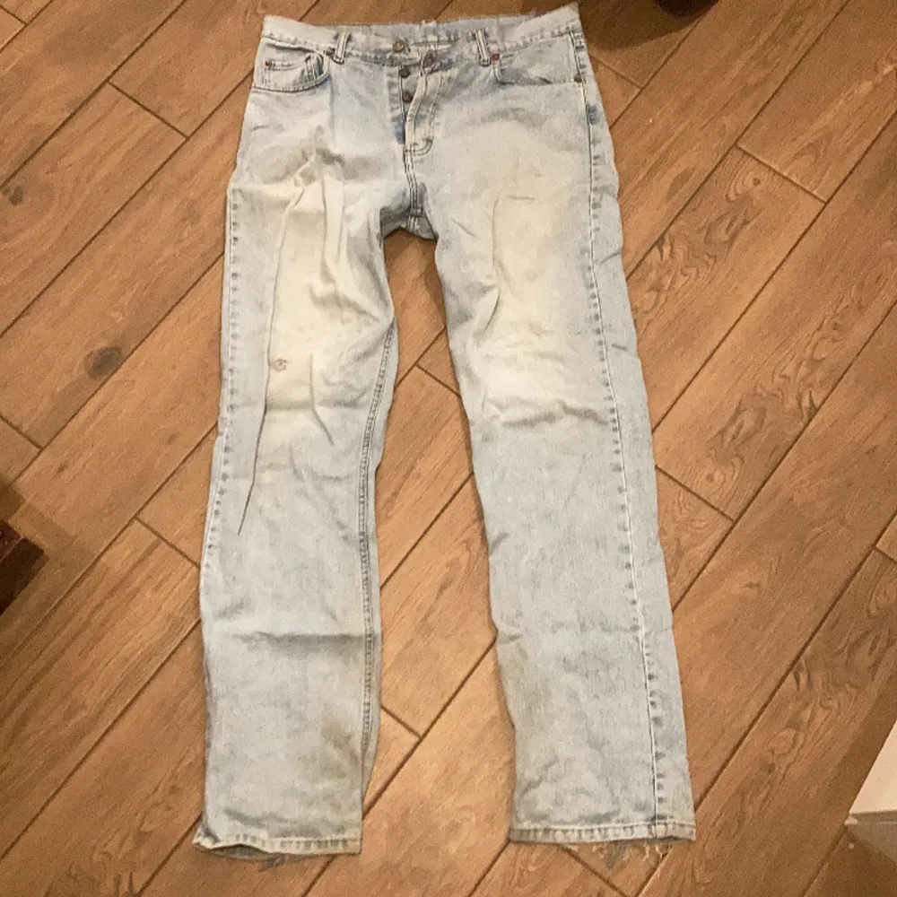 Hej här är ett par jätte fina baggy jeans som inte kommer till användning 😊. Jeans & Byxor.