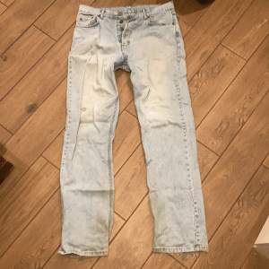 Hej här är ett par jätte fina baggy jeans som inte kommer till användning 😊