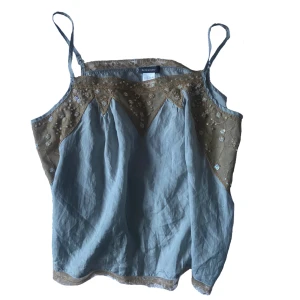 Vintage linne - Säljer pågrund av att de inte längre kommer till användning, skriv vid frågor eller för fler bilder💕