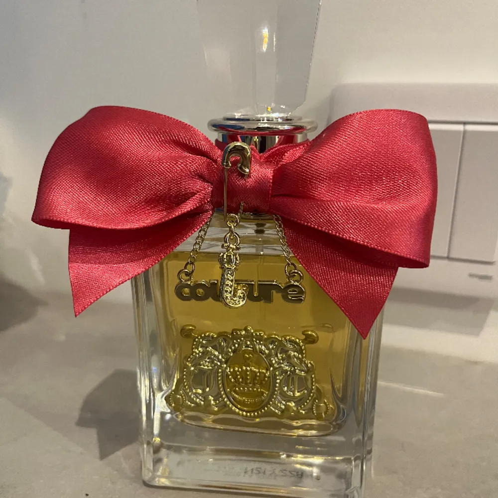 säljer denna juicy couture parfymen, för att den inte kommer till användning 💓. Parfym.