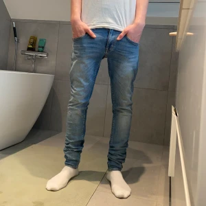 Tiger of Sweden Jeans - Säljer nu dessa riktigt snygga tiger of Sweden jeans. De är i färgen blå med en fin ”Slim” passform. Inköpta för 1599kr, men vårt pris ligger endast på 549! Skriv vid minsta fundering!