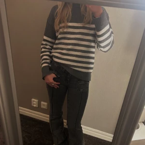 Stickad tröja - Säljer min stickade randiga tröja  