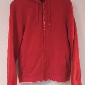 Armani hoodie - Armani Exchange Det står strl M men mer som en S,jättefint skick