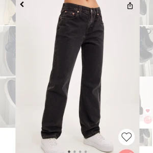 Levis Jeans - Levis jeansen är köpta på Nelly i storlek 27 (sitter som storlek 38/M) Säljer då de var för stora på mig Nypris 999kr