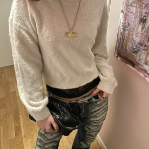 Cool tröja - Säljer den här coola tröjan, jättefint  skick💕så lätt att styla😍