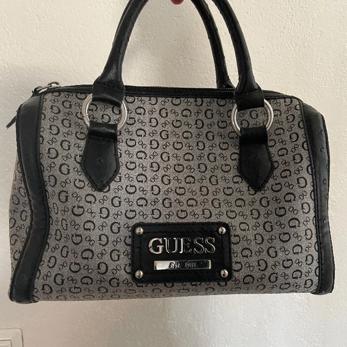 En äkta guess väska