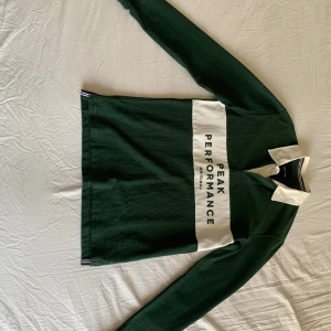 Peak Performance  - Peak Performance Oxford Mock tröja, bara använd en handfull med gånger. Säljer då jag inte använder.