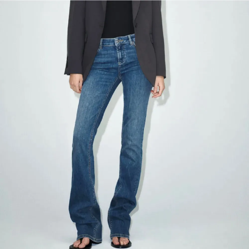 Nyskick! Lågmidjade zara jeans som inte går att köpa längre. Jeans & Byxor.