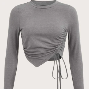 Shein top - Säljer den snygg top på grund av att den är för liten åt mig. Bra kvalitet och bra skick!