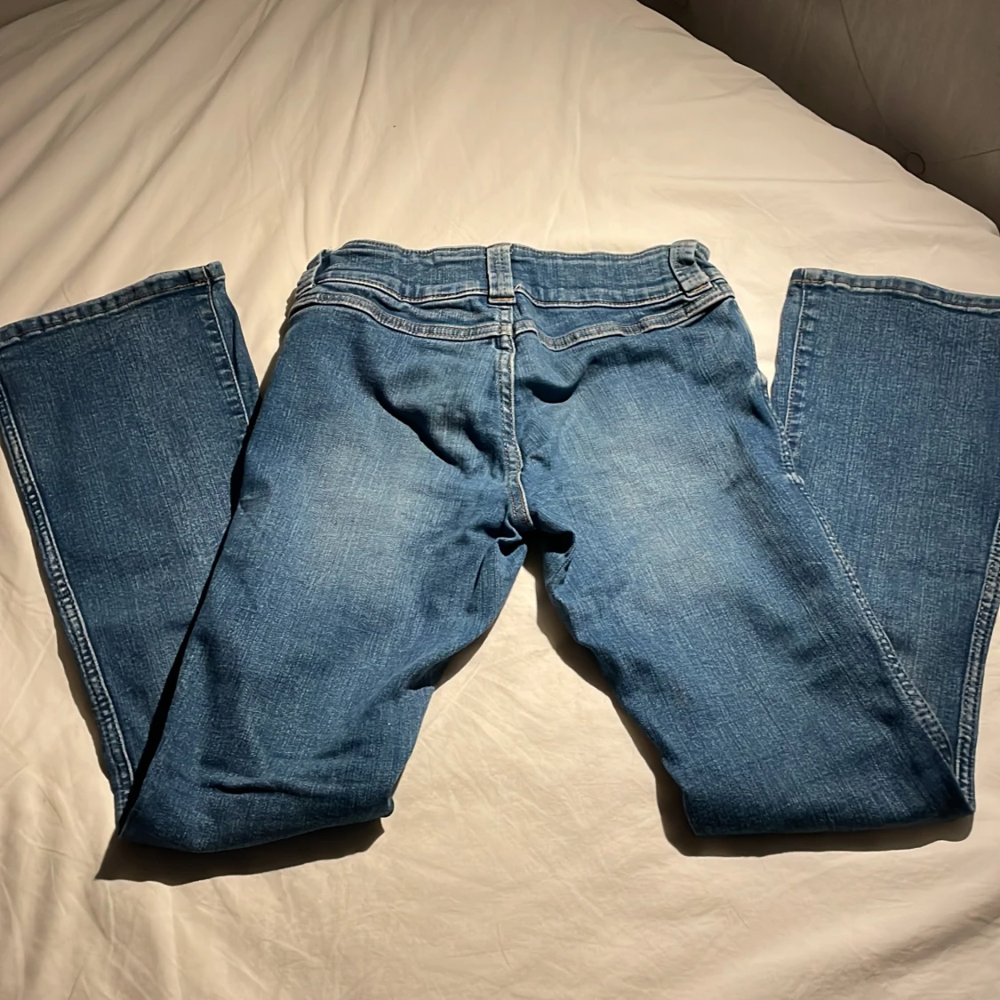 Lågmidajde utsvängda jeans! - 90