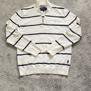 Mq bondelid tröja - En ass fett tröja som är perfekt till skolstart den är nästan helt ny aldrig använd endast testad, storleken är s