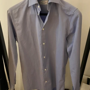 These glory days skjorta  - Tja säljer nu min these glory days skjorta som är i nyskick använd 1-2 gånger som är i storlek S vid fler frågor eller funderingar kontakta mig 