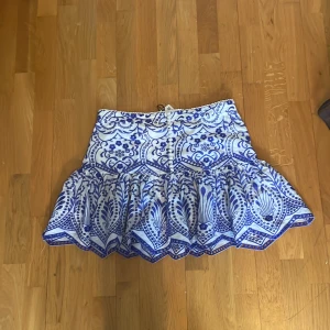 Zara kjol - Blå zara kjol, aldrig andvänt, prislappen är kvar