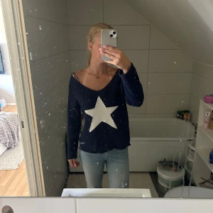stjärn tröja - säljer denna jättesöta stjärn tröjan, den är gammal men knappt använd💞 