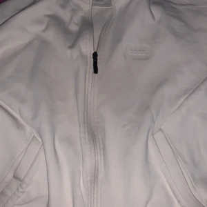 Hugo boss tröja  - Säljer min Hugo boss bra skick !!! Använt nån gång 