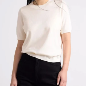 Tröja - Jätte fin tröja! Har andvänt få tal gånger. Jag säljer den för jag har en till❤️