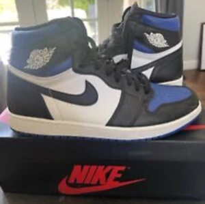 Jordan 1 High Royale Toe  - Säljer mina jordans som jag köpta typ ett halvår sedan på soleplus hemsida för 4299kr.  📦Box+creasskydd medföljer📦✅  Nypris: 4299 Mitt pris: 1599  Kom gärna med bud