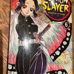 Demon slayer manga 6 - ‼️kontakta innan köp‼️  Legat i mitt rum o skrotat så säljer för 55 eller förslag