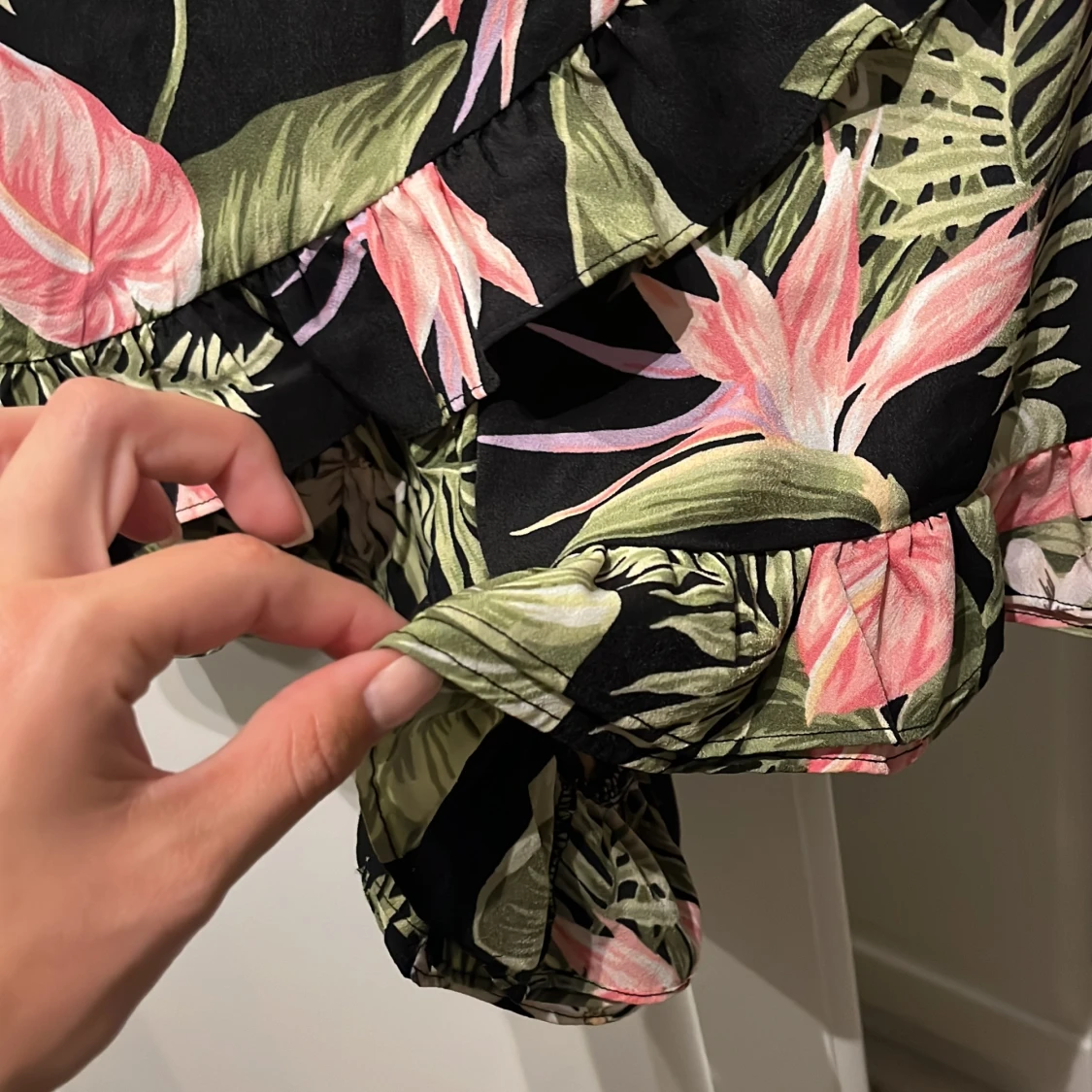 Blommig kortkjol från BikBok - 90