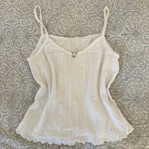 Söt topp - Linne från Brandy melville i one size, passar xs-s