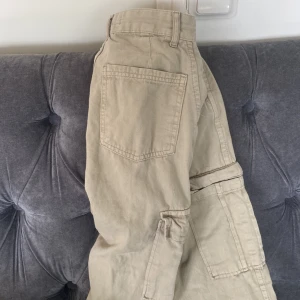 Cargobyxor - Jätte fina vargobyxpr som är för tajta för mig nu, nästan som nya behöver bara strykas 
