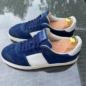 Valentino Flycrew  - Nu säljer jag mina populär valentino Flycrew för endast 3699 tveka inte att höra av er vid frågor eller funderingar