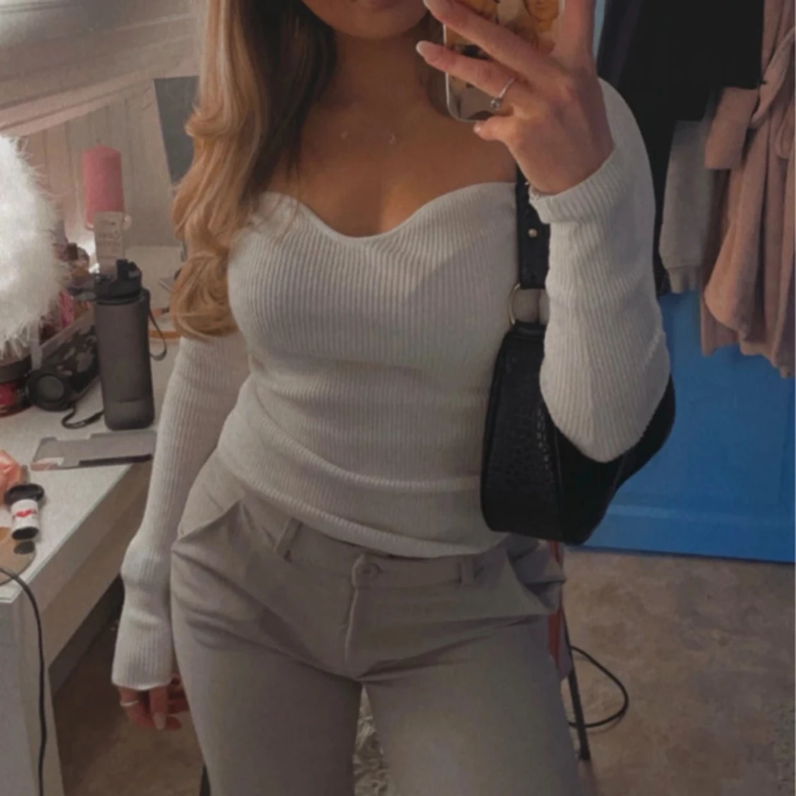 Snygg tröja med urringning