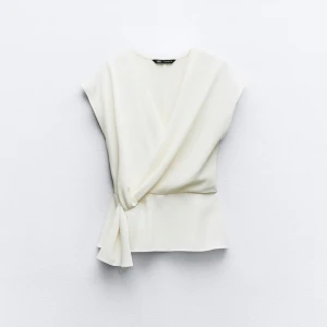 Zara blus - Jätte söt blus från zara som tyvärr är för stor för mig💕